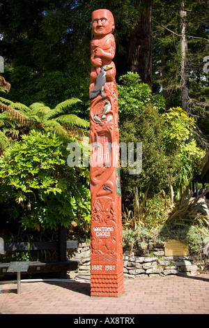 A Maori totem pole outside Waitomo Caves New Zealand Stock Photo