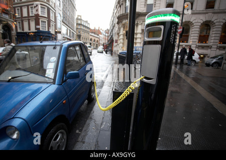 G Wiz GWiz G-Wiz clean green battery electric powered vehicle car electrobay elektrobay charge charging bay station Juice Point Stock Photo