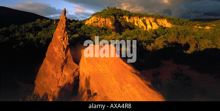 Colorado de Rustrel, former ochre quarry, ochre landscape, near Roussillon, near Apt, Luberon mountains, Montagne du Luberon, na Stock Photo
