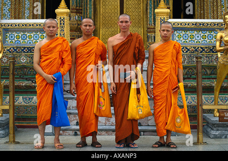 Moenche, Wat Phra Keo, Tempel, Bangkok Thailand Stock Photo