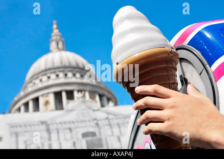 an ice-cream seller outside St Pauls Cathedral in London Stock Photo