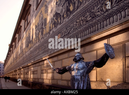 DEU Dresden saxony street artist in front of wall painting Fuerstenzug part of Dresden castle Stock Photo