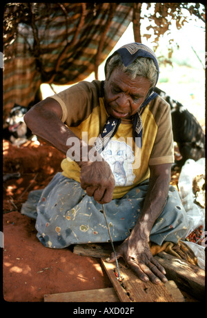 Emily Kame Kngwarreye famous Aboriginal artist working in shade at Utopia Central Australia Stock Photo