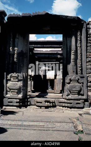 Hanamkonda (India) Ruined mandapa south door. Thousand pillar Temple, Veyyi Stambhala Gudi. Warangal, India Stock Photo