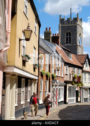 COUPLE WALKING DOG ALONG PRINCES STREET NORWICH NORFOLK EAST ANGLIA ENGLAND UK Stock Photo