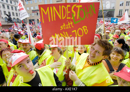 Union protest against the cuts in social welfare - Sign: minimum wage Stock Photo