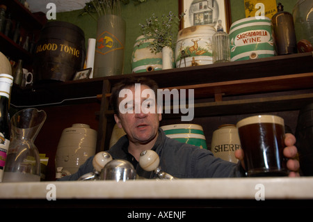 Bartender in Fitzpatrick's temperance bar, Rawtenstall, Lancashire Stock Photo