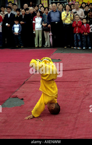 Very flexible monk The Shaolin monks in action Henan China Stock Photo