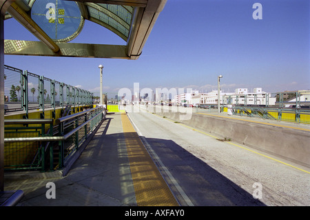 los angeles bus shelter 38th street Stock Photo