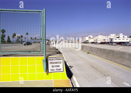 los angeles bus shelter 38th street Stock Photo