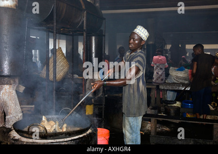 Tanzania Dar es Salaam Kivukoni fishmarket fish is fried in big kettles Stock Photo