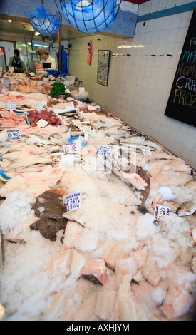 united kingdom essex leigh on sea a wet fish display in a fishmongers shop Stock Photo