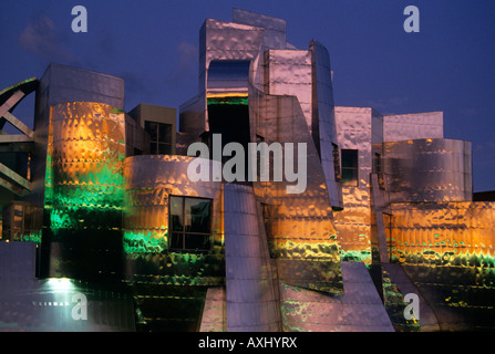 EVENING LIGHT SHINES ON THE FREDRICK R. WEISMAN ART MUSEUM ON THE UNIVERSITY OF MINNESOTA CAMPUS, MINNEAPOLIS, MINNESOTA. Stock Photo