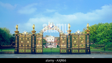 Golden Gates and Town Hall, Sankey Street, Warrington, England Stock Photo