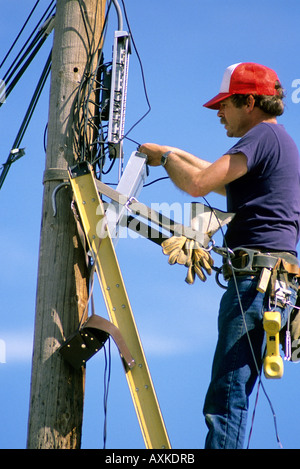 Telephone lineman making repairs Stock Photo - Alamy