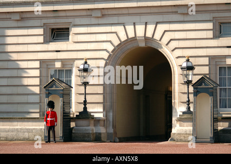 Foot Guards in front of Buckingham Palace, Official Residence of Queen Elizabeth II in London, UK Stock Photo