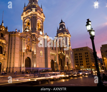 catedral at night on plaza de armas also known as plaza mayor lima peru Stock Photo