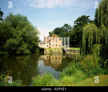 The last working mill on the River Thames at Mapledurham Stock Photo