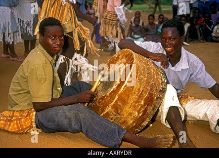 Zimbabweans, Zimbabwean men, young men, drummers, drumming, African drums, village of Mahenye, Mahenye, Manicaland Province, Zimbabwe, Africa Stock Photo