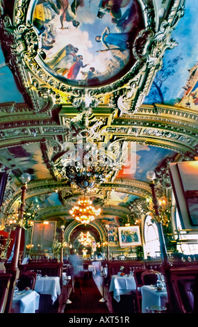 Le Train Bleu Inside Gare De Lyon Station Paris France Stock Photo Alamy le-train-bleu-inside-gare-de-lyon-station-paris-france-stock-photo-alamy