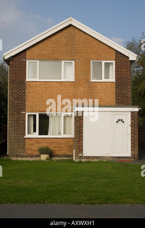 Detached brick built house: sunday afternoon Waunfawr estate,  Aberystwyth -  1960 s suburban housing estate Stock Photo