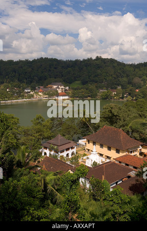 The Temple of the Tooth, housing the tooth relic of the Buddha, and Kandy Lake, Kandy, UNESCO World Heritage Site, Sri Lanka Stock Photo