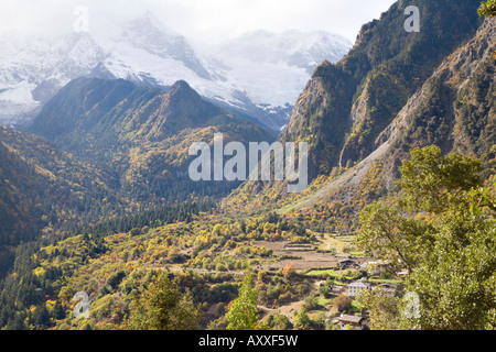 Middle Yubeng below Kawa Karpo Range, Yunnan, China Stock Photo