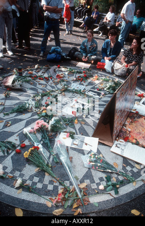 A celebration of what would be John Lennon s 50th birthday on October 9 1990 at Strawberry Fields in Central Park Stock Photo