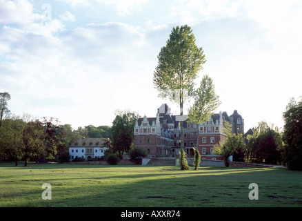 Bad Muskau, Landschaftspark (Park Muzakowski), Altes- und Neues Schloß, Blick von der Schloßwiese Stock Photo