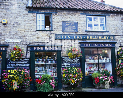 HELMSLEY NORTH YORKSHIRE UK September One of the many speciality shops in Market Square Stock Photo