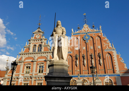 Statue of Roland in front of the House of the Blackheads (Melngalvju Nams), Town Hall Square, Riga, Latvia, Baltic States Stock Photo