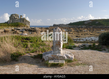 Stone memorial to Admiral Sir Cloudesley Shovell at Porthellick Cove Stone memorial to Admiral Sir Cloudesley Shovell at Porth H Stock Photo