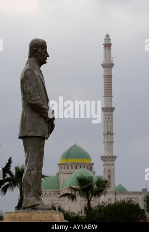 A statue of late Syrian president Hafez Al Assad in a central square in Aleppo, Syria Stock Photo