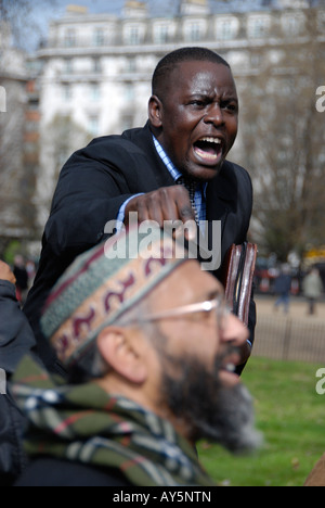 Evangelical Christian preacher shouting at Muslim at Speaker s Corner London Stock Photo