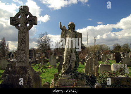 Victorian graves, Kensal Green Cemetery, London Stock Photo