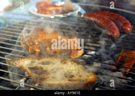 Grillfleisch auf Gartengrill Stock Photo