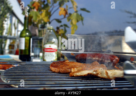 Grillfleisch auf Gartengrill Stock Photo