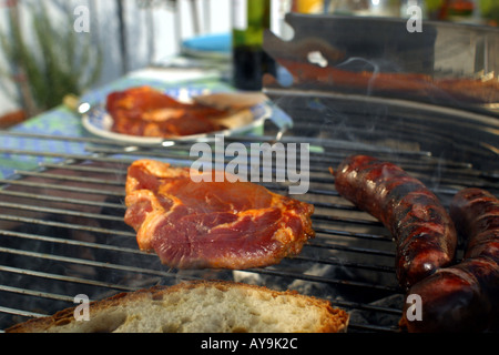 Grillfleisch auf Gartengrill Stock Photo