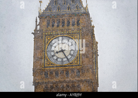 Big Ben clock, The Houses Of Parliment, Westminster London in the snow with large snow flakes falling Stock Photo