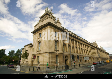 The town Hall and courts of justice in Hull city centre, Yorkshire, UK Stock Photo