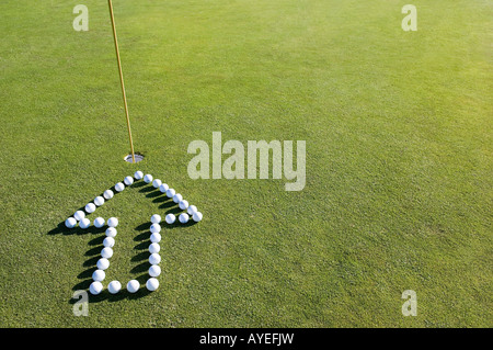 An arrow pointing to a hole on a golf green Stock Photo
