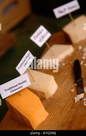 CHEESE TASTING SAMPLES INCLUDING DOUBLE AND SINGLE GLOUCESTER AT THE FARMERS MARKET IN STROUD GLOUCESTERSHIRE UK Stock Photo