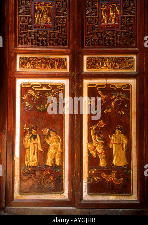 Yi County, Anhui, door of pre-1949 house of wealthy merchant in Hongcun village near Huangshan Stock Photo