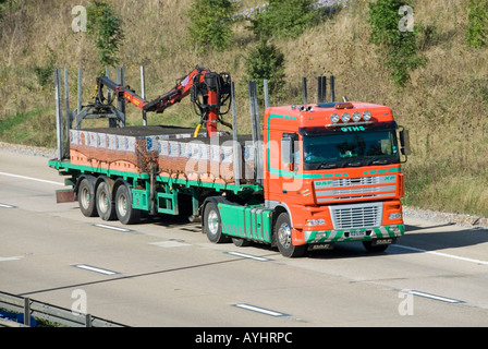 Jewsons Block Paving >> M25 motorway Jewson delivery lorry crane offload and load of timber Stock Photo: 7107418 - Alamy Jewsons Block Paving >> M25 motorway Jewson delivery lorry crane offload and load of timber Stock Photo: 7107418 - Alamy