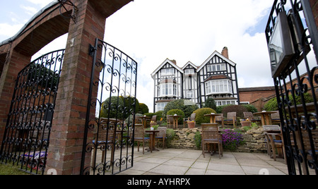 An open terrace to a restaurant in the middle England town of Stratford Stock Photo