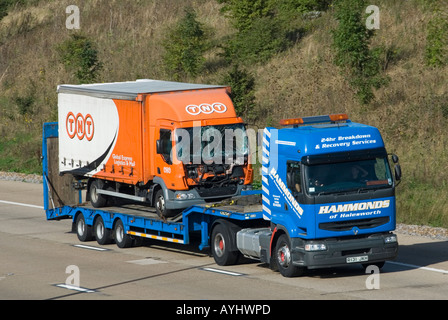 M25 motorway damaged TNT lorry loaded onto a 24 hour breakdown and recovery low loader Stock Photo