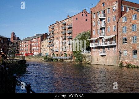 Leeds Waterfront, converted apartments and The River Aire Stock Photo