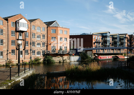 Leeds Waterfront, converted apartments and The River Aire Stock Photo ...