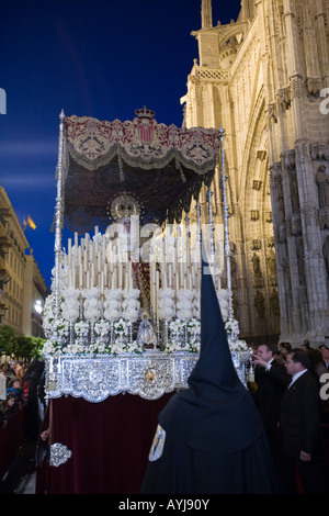 The float of the Virgin de las Mercedes arriving to the Cathedral, Holy Week 2008, Seville, Spain Stock Photo