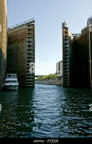 Entrance to Pickwick Locks, Tennessee River Stock Photo - Alamy